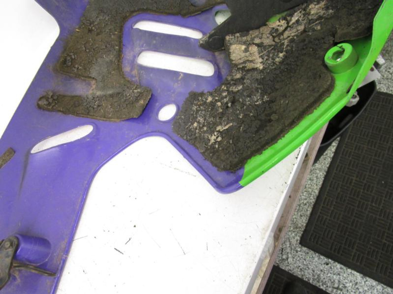 97 Kawasaki Ninja ZX9R B OEM Right Lower Fairing Body